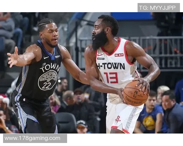 圣诞大战勇士与骑士的巅峰对决谁能笑到最后揭秘精彩瞬间与战术分析 圣诞大战勇士与骑士的巅峰对决谁能笑到最后揭秘精彩瞬间与战术分析