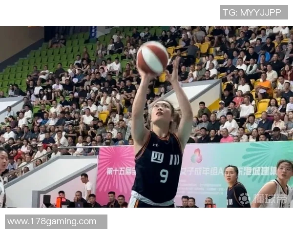 女篮明星李梦挑战成年男子篮球赛展现巾帼不让须眉的风采与实力