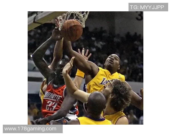 2011年湖人与山猫激战回顾：经典对决与精彩瞬间的深度分析