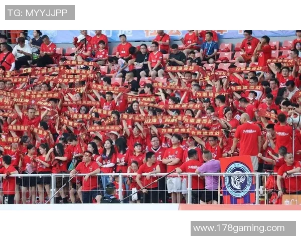 恒大与上港激战正酣中超焦点之战引发球迷热议与期待 恒大与上港激战正酣中超焦点之战引发球迷热议与期待